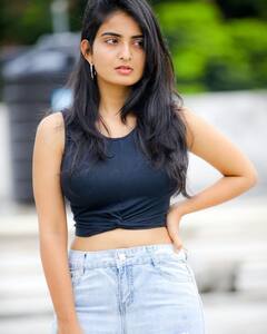 Ananya Nagalla: క్యూట్ క్యూట్ ఫోజులిస్తూ.. ఫ్యాన్స్ కు కిక్కిస్తూ..