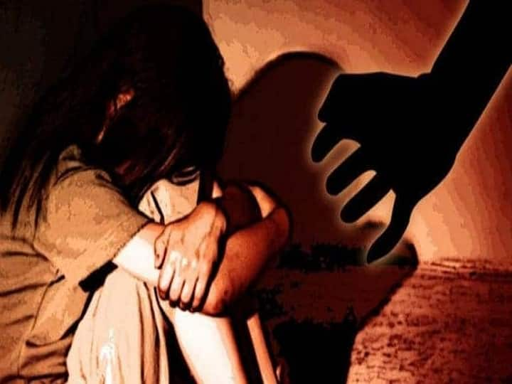 Beed Crime Another accused in the case of atrocities against a minor girl in police custody Beed Crime : अल्पवयीन मुलीचे अत्याचार प्रकरण; मुलीला जेवण्याचं अमीष दाखवून अत्याचार करणारा नराधम गजाआड