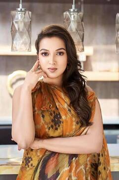 CatherineTresa |  ஹே.. சாக்லேட் பேபி நானே.. கேத்ரின் தெரசா லேட்டஸ்ட் போட்டோஸ்