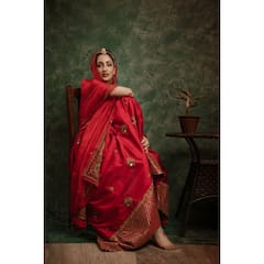 Be It Ethnic Or Western, Yami Gautam Knows How To Rock The Red Look