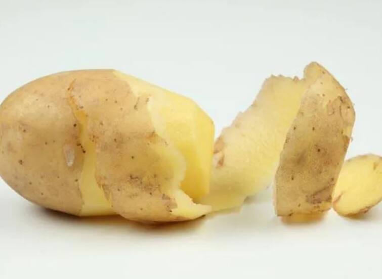 Health Care Tips: Know the benefits of potato peel details inside Health Care Tips: બટાકા જ નહીં તેની છાલ પણ સ્વાસ્થ્ય માટે છે લાભદાયી, ફેંકતા પહેલા વિચારી લો