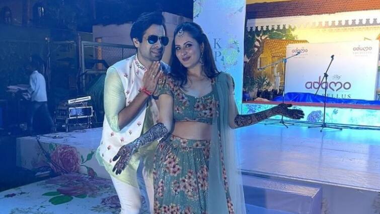 Puja Banerjee Marriage: Actress Puja Banerjee shares her Mahendi ceremony's photo on social media Puja Banerjee Marriage: পূজার হাতে মেহেন্দি, কুণাল গাইলেন, 'মুঝসে শাদি করোগি'