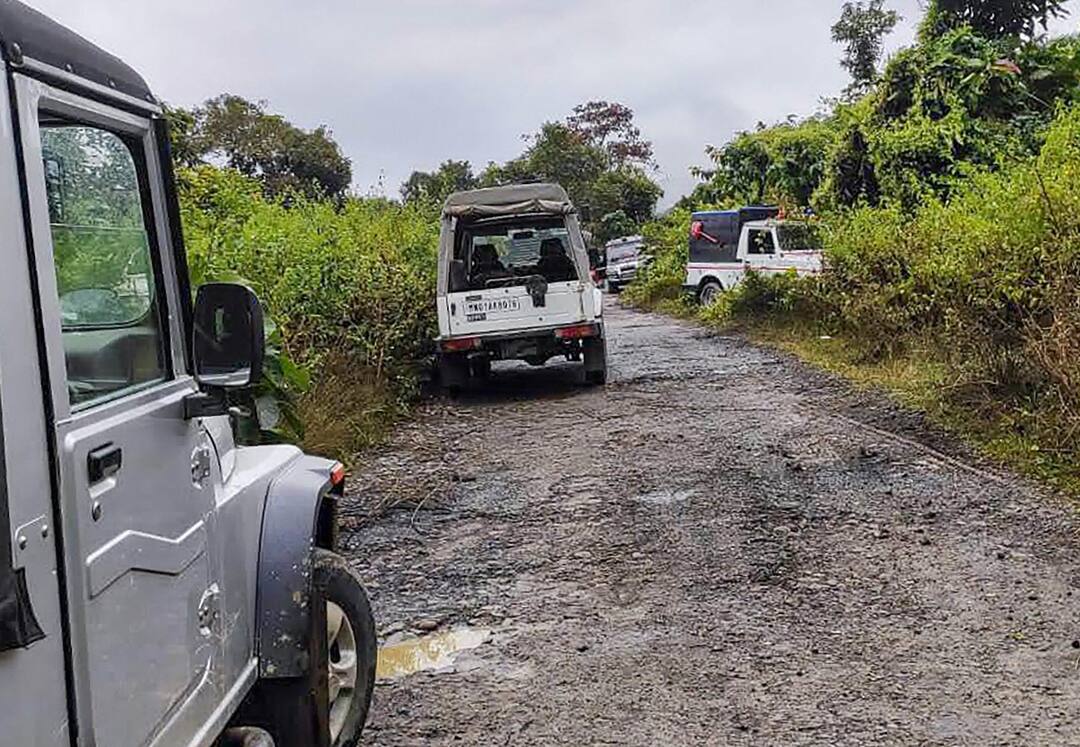 Manipur ambush: PLA, MNPF claim responsibility for attack on martyred Assam Rifles' CO Manipur Attack: मणिपुर में सेना के काफिले पर हमला, उग्रवादी संगठन PLA और PMNPF ने ली जिम्मेदारी