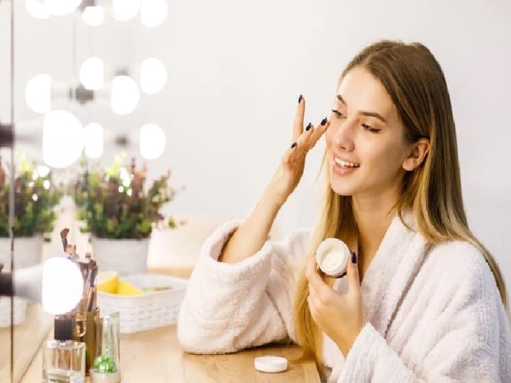 Winter Skin Care Tips How To Treat Dry Face Home Remedies For Soft And Glowing Skin Winter Skin Care: क्रीम और लोशन के बाद भी त्वचा रूखी रहती है तो मुलायम त्वचा पाने के लिए अपनाएं ये घरेलू उपाय