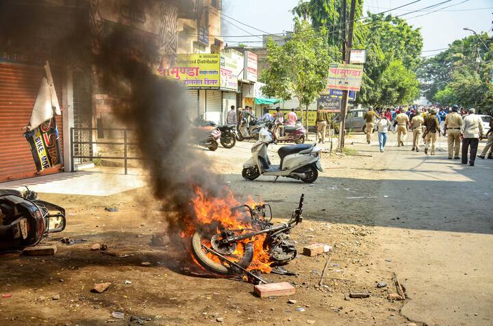 Maharashtra Violence: Curfew announced amid more violence in Amravati Maharashtra Violence: हिंसा के बाद अमरावती में कर्फ्यू, गृह मंत्रालय ने कहा- त्रिपुरा को लेकर फैलाई गई अफवाह