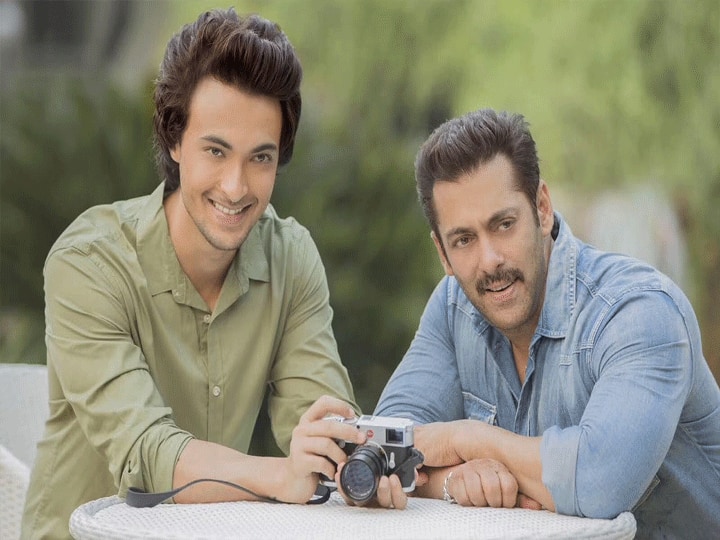 Salman Khan Brother In Law Aayush Sharma Uncomfortable While Shooting Intimate Scene With Mahima Makwana Kissing Scene: हीरोइन को Kiss करने में सलमान खान के बहनोई आयुष शर्मा की हो जाती है हालत खराब, जानिए किसका है इतना खौफ!