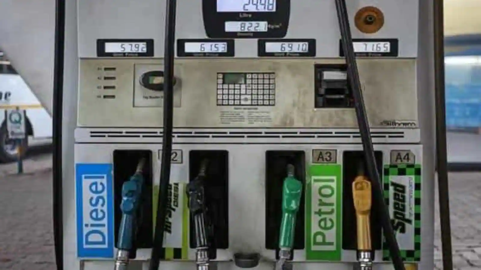 Petrol Diesel Price | அதே இடத்தில் நிலைகொண்டுள்ள பெட்ரோல், டீசல் விலை.. இன்றைய நிலவரம் இதுதான்!!