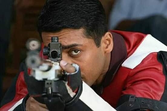 சூர்யா இரு வேடங்களில் நடித்தார்