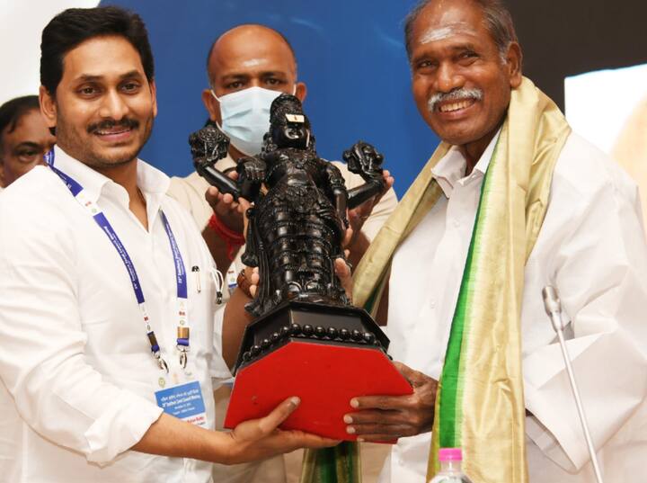 புதுச்சேரி முதலமைச்சர் ரங்கசாமிக்கு ஜெகன் மோகன் ரெட்டியின் அன்பு பரிசு