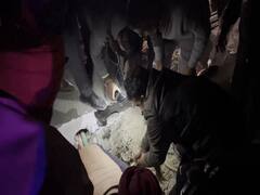 Punjab News: सीएम चरणजीत चन्नी ने गड्‌ढे में गिरी गाय को बचाया, बोले- 'चंगा मासी, बाच गई तू'