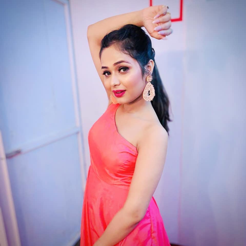 Hello Kaun Girl Sneha Upadhyay's Voice Is Melodious But Her Beauty Is No  Less See Photos See Photos Of Bhojpuri Singer Sneha Upadhyay | Bhojpuri  Singer Sneha Upadhyay: 'हैलो कौन' गर्ल के