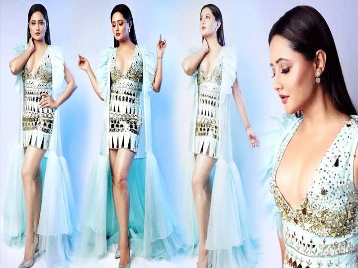 टीवी की पॉपुलर एक्ट्रेस रश्मि देसाई ने अपनी लेटेस्ट फोटोशूट से सोशल मीडिया के तापमान को बढ़ा दिया है. रश्मि देसाई ने बीच किनारे फोटोशूट कराई है, जिसमें उनका ग्लैमरस लुक देखने को मिल रहा है. हालांकि इससे पहले भी रश्मि देसाई अपनी सिजलिंग तस्वीरें इंस्टाग्राम पर शेयर कर चुकी हैं.