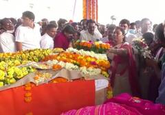 Manipur Attack: देशभक्ति के नारे, शौर्य को नमन, कर्नल विप्लव, उनकी पत्नी-बेटे को श्रद्धांजलि देने उमड़े लोग