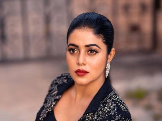 Purnaa Photos: ఎదుటివారిని జడ్జ్ చేసే ముందు... మీకు మీరు పర్ఫెక్టో కాదో తెలుసుకోమంటున్న పూర్ణ Purnaa Photos: ఎదుటివారిని జడ్జ్ చేసే ముందు... మీకు మీరు పర్ఫెక్టో కాదో తెలుసుకోమంటున్న పూర్ణ
