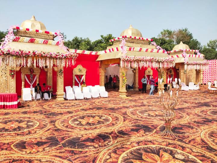 इस मंडपनुमा में खाने के व्यंजन सजाए जाएंगे. इस तरह के कई मंडप बनाए गए हैं. इसकी खूबसूरती भी देखने के लायक है. मंडप इस डिजाइन का है कि खाना लेने से पहले एक बार नजर सबसे पहले इसी पर जाएगी.