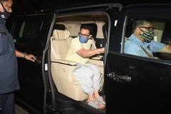 Aamir Khan Spotted: किरण राव से तलाक के बाद देर रात पहली पत्नी Reena Dutta के घर पहुंचे आमिर खान, सामने आईं ये तस्वीरें