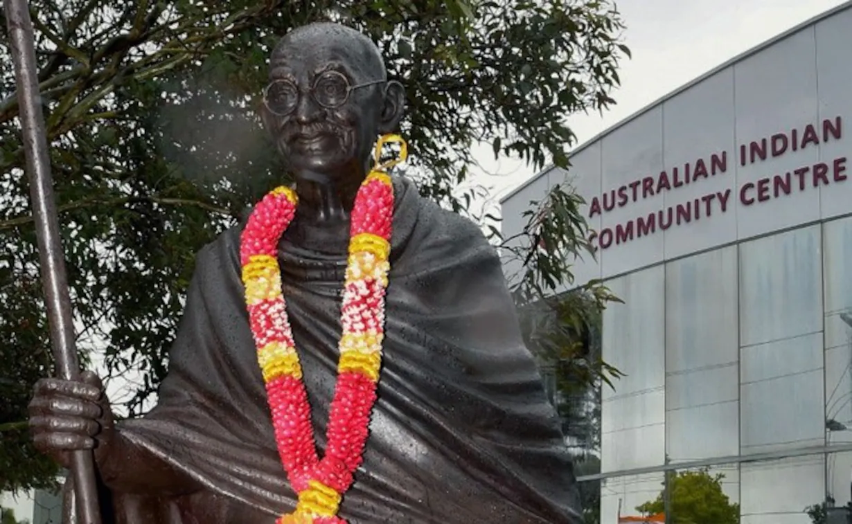 ஆஸ்திரேலியாவில், பரிசாக அளிக்கப்பட்ட மகாத்மா காந்தி சிலை சேதம்.. வலுத்த கண்டனங்கள்..