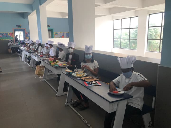 మాస్టర్ చెఫ్ పోటీలో పాల్గొన్న విద్యార్థులు