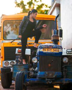 Purnaa Photos: ఎదుటివారిని జడ్జ్ చేసే ముందు... మీకు మీరు పర్‌ఫెక్టో కాదో తెలుసుకోమంటున్న పూర్ణ