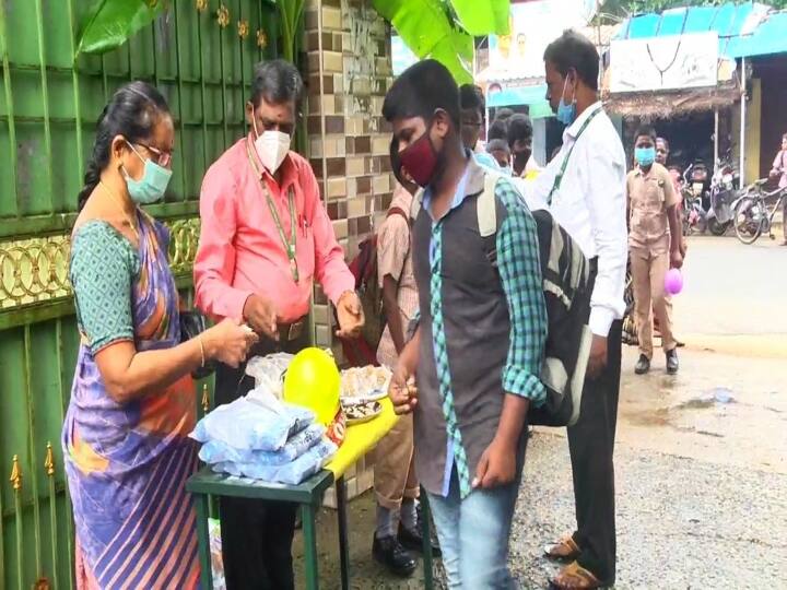 Schools open today for 1st to 8th class students in Cuddalore கடலூரில் 1 முதல் 8ஆம் வகுப்பு மாணவர்களுக்கு இன்று பள்ளிகள் திறப்பு -  மேள தாளம் முழங்க வரவேற்பு