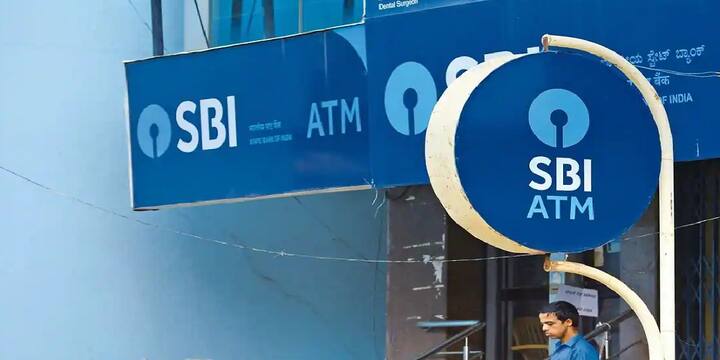 How OTP Based Cash Withdrawals At SBI ATMs Can Save You From Frauds state bank of india ATM new withdrawal rules SBI ATM Cash Withdrawal: ఎస్‌బీఐ ఏటీఎంలో డబ్బులు డ్రా చేస్తున్నారా..! మోసగాళ్ల నుంచి రక్షణగా కొత్త రూల్‌