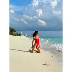 IN PICS : मिस वर्ल्ड मानुषी छिल्लर व्हेकेशनसाठी Maldives मध्ये; हॉट लूक चर्चेत