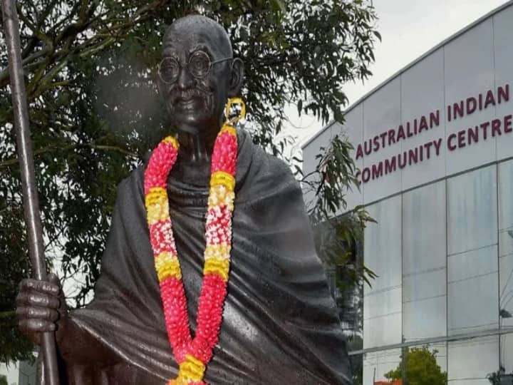 Mahatma Gandhi Statue Vandalised In Melbourne, Australia PM Morrison Says Disgraceful Baapu Statue: ऑस्ट्रेलिया के मेलबर्न में तोड़ी गई Mahatma Gandhi की मूर्ति, भारत सरकार ने तोहफे में दी थी