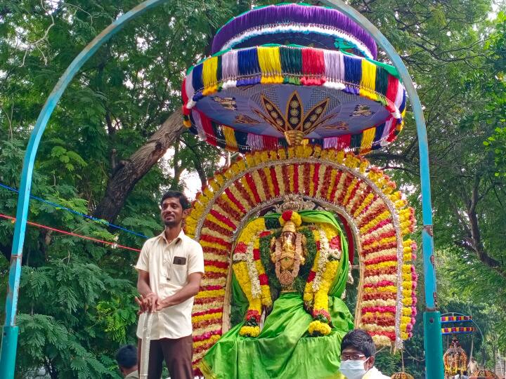 ஐந்தாம் பிரகாரத்தில் வலம் வரும் விநாயகர்