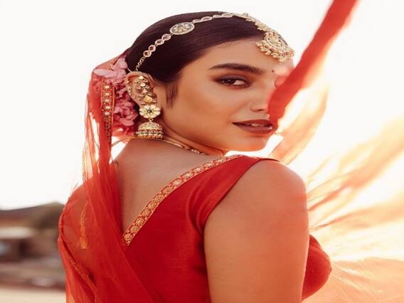 Priya Prakash Varrier Photos: ప్రియా ప్రియా చంపోద్దే.. నవ్వీ నన్నే ముంచోద్దే... Priya Prakash Varrier Photos: ప్రియా ప్రియా చంపోద్దే.. నవ్వీ నన్నే ముంచోద్దే...