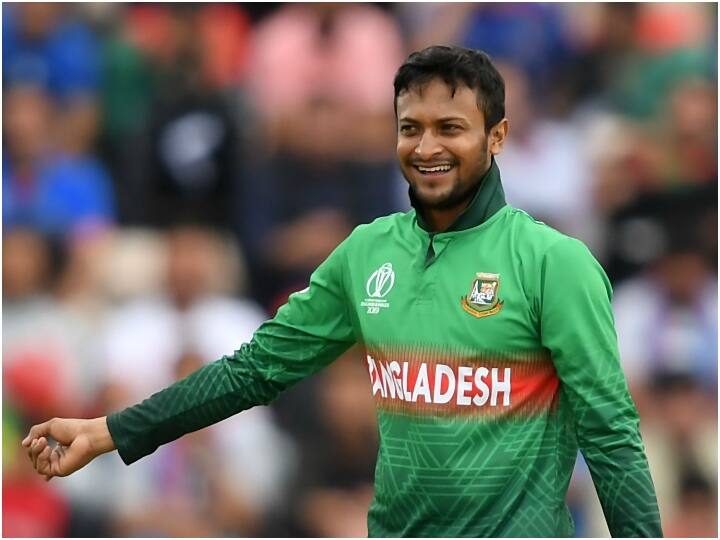 Shakib Al Hasan: बांग्लादेश के लिए भले ही 2021 टी20 विश्व कप किसी भयावह सपने की तरह साबित हुआ, लेकिन टीम के स्टार ऑलराउंडर शाकिब अल हसन ने बढ़िया प्रदर्शन किया. शाकिब ने टूर्नामेंट के छह मैचों में कुल 11 विकेट लिए. (फोटो ट्विटर)