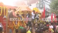 Varanasi: मां अन्नपूर्णा की प्रतिमा की पुनर्स्थापना, फूलों की बारिश के साथ निकली माता की शोभायात्रा