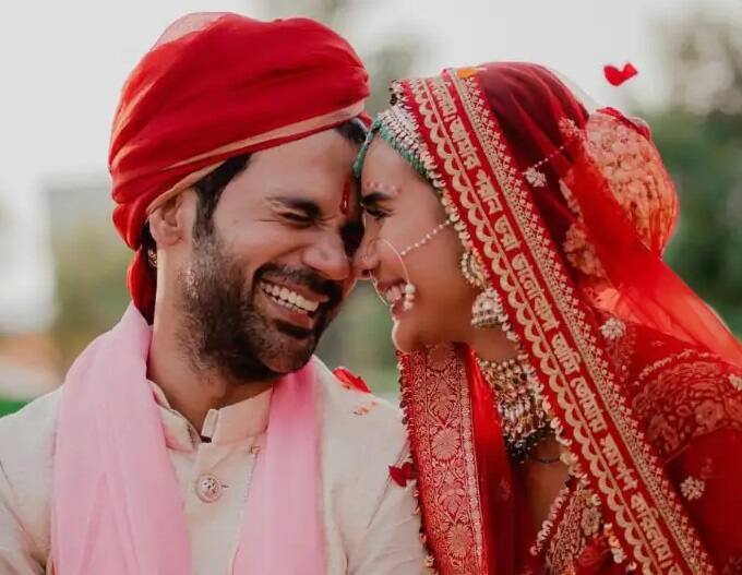 Rajkummar Rao-Patralekhaa Are Now Married, The Man & Wife Looks Gorgeous In Wedding Outfits Rajkummar Rao-Patralekhaa Marriage: રાજકુમાર રાવ અને પત્રલેખા લગ્નના બંધનમાં બંધાયા, જુઓ પ્રથમ તસવીર