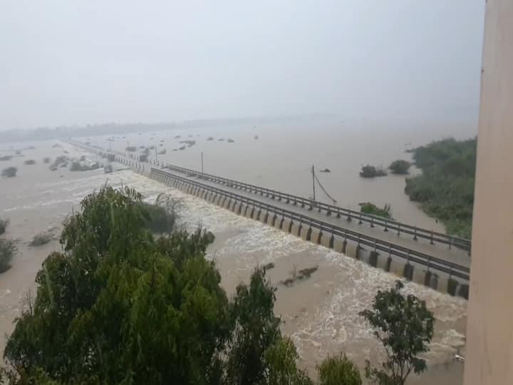 Kanchipuram: Palaru river floods - Walajabad - Avalur ground bridge closed for 4th day பாலாற்றில் தொடர் வெள்ளம் - வாலாஜாபாத்-அவலூர் தரைப்பாலத்தில் 4ஆவது நாளாக போக்குவரத்துக்கு தடை