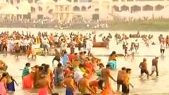 Kartiki Ekadashi 2021 Pandharpur : दोन वर्षानंतर दुमदुमली पंढरी; चंद्रभागेत स्नान करण्यासाठी गर्दी