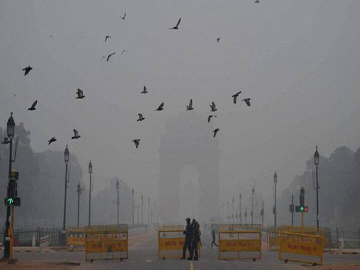 Know Delhi ncr Weather and Pollution report today 15 november Delhi-NCR Weather and Pollution Report Today: दिल्ली में पारा 10 डिग्री तक पहुंचा, बढ़ी ठंड, हवा में ज़हर बरकरार, जानें- कब होगी बारिश