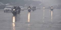 Weather Update: সপ্তাহের শুরুতেই বজ্রবিদ্যুৎ-সহ বৃষ্টির পূর্বাভাস, তাপমাত্রা কমল রেকর্ড হারে