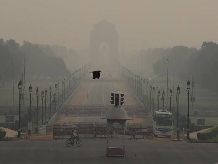 Impose Work from Home, Pursue Farmers to Stop Stubble Burning for A Week, Says Supreme Court 