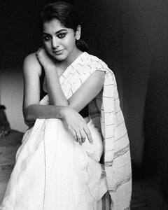 Actress meera nandhan | கருப்பு வெள்ளை பூக்கள் உண்டா.? நடிகை மீரா நந்தனின் லேட்டஸ்ட் க்ளிக்ஸ்!