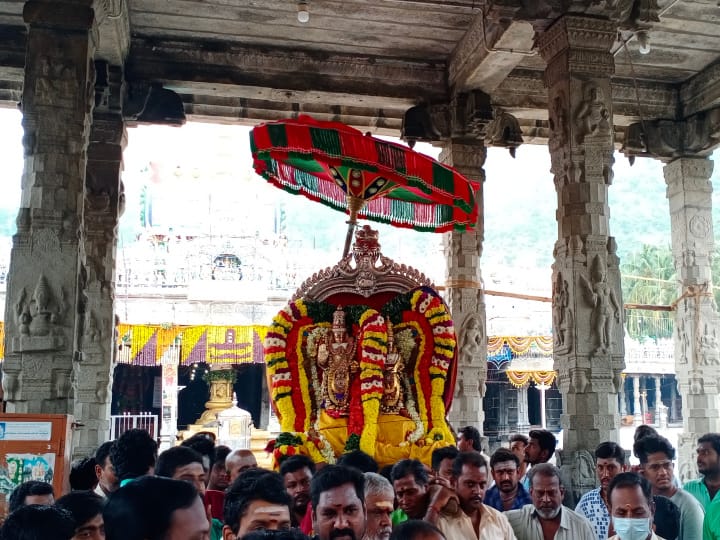 தீப தரிசன மண்டபத்தில் நடை ஆடிய சந்திரசேகரர்