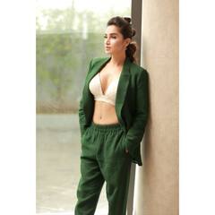 PHOTO : स्मित हास्य आणि मादक अदा, स्मिताच्या फोटोवर चाहते फिदा