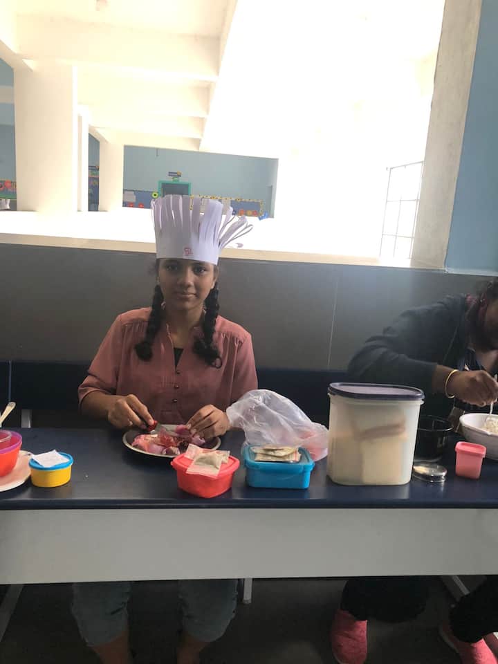 మాస్టర్ చెఫ్ పోటీలో పాల్గొన్న విద్యార్థిని