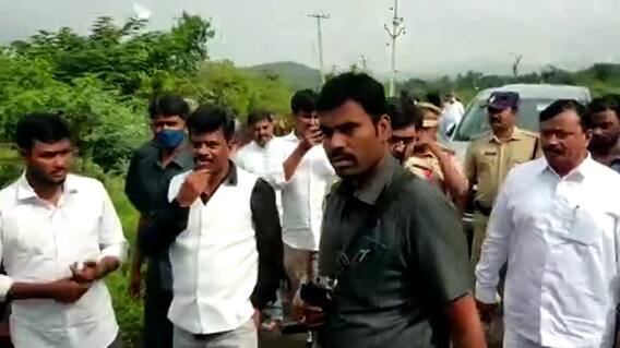 MP Madhav : పెనుకొండ లో వైసీపీ , టీడీపీ మధ్య మాటల యుద్ధం