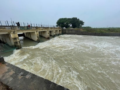 Of the 228 lakes in Cuddalore district, 161 lakes were completely filled கடலூர் மாவட்டத்தில் உள்ள 228 ஏரிகளில் 161 ஏரிகள் முழுமையாக நிரம்பின