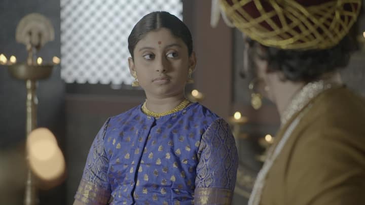 आजपासून सुरू होणाऱ्या 'स्वराज्य सौदामिनी ताराराणी' मालिकेत किशोरवयीन ताराराणींची भूमिका अमोल कोल्हेंची मुलगी 'आद्या कोल्हे' साकारणार आहे.