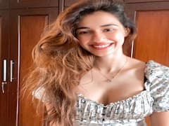 Disha Patani की फ्लोरल ड्रेस और उनकी क्यूटनेस का है जबरदस्त कॉम्बो, देखें सबसे ताज़ा फोटोज़
