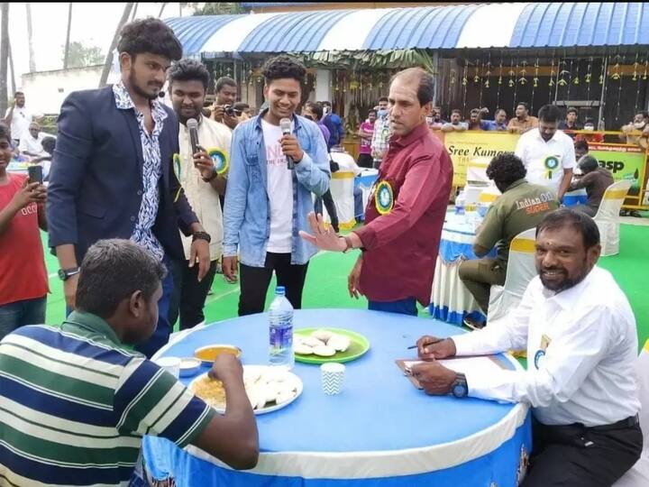 idly eating competition held in Erode: Rs. 5000 for eating 19 idly in 10 minutes '10 நிமிடத்தில் 19 இட்லி சாப்பிட்டவருக்கு ரூ.5000' ஈரோட்டில் நடந்த இட்லி உண்ணும் போட்டி!