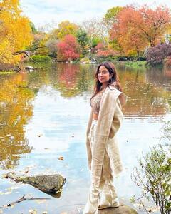 Janhvi Kapoor Glamorous Photos: जान्हवी कपूर ने मिनटों में घूमाया न्यूयॉर्क, एक्ट्रेस की ग्लैमरेस तस्वीरों ने फैंस को किया घायल