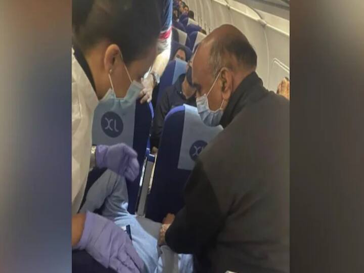 Union minister Bhagwat Karad wins PM Modi praise for administering medical aid aboard IndiGo flight इंडिगो फ्लाइट में केंद्रीय मंत्री भागवत कराड ने बचाई यात्री की जान, PM Modi ने बांधे तारीफों के पुल