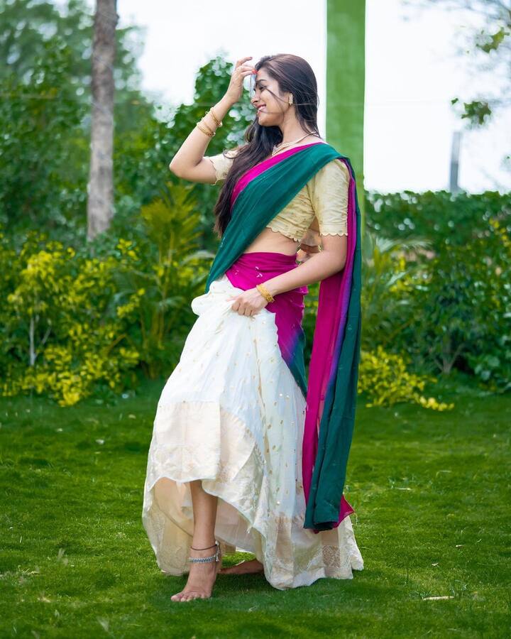 లంగావోణీలో దివి క్యూట్ పిక్స్ (Image credit: Instagram)