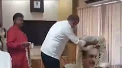 WB Politics: প্রয়াত সুব্রত মুখোপাধ্যায়ের ছবিতে মাল্যদান করে পঞ্চায়েত মন্ত্রীর দায়িত্ব নিলেন পুলক রায় | Bangla News